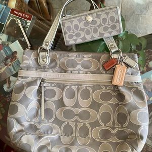 Coach purse with matching wallet, brand new.